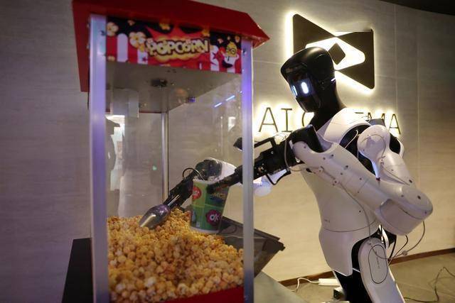 上海首家AI机器人“入职”的电影院来了你会去体验吗？(图3)