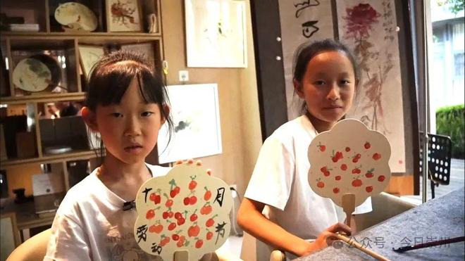 ”假期首日街子古镇人气爆棚CQ9电子专用平台“五一(图7)